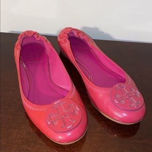 Tory Burch Reva sz 6.5. GUC. Color is hot pink.